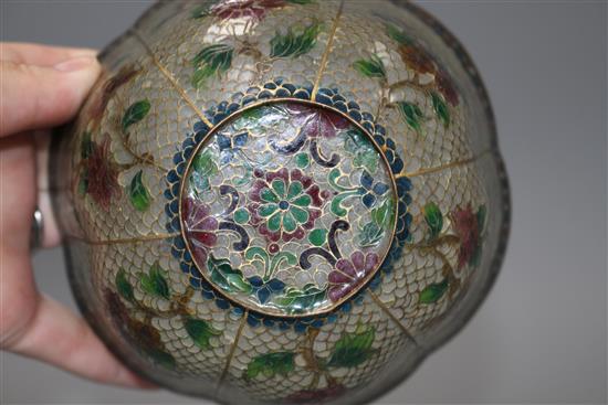 A Chinese plique a jour bowl lobed bowl, with floral decoration, diameter 13cm, height 7cm